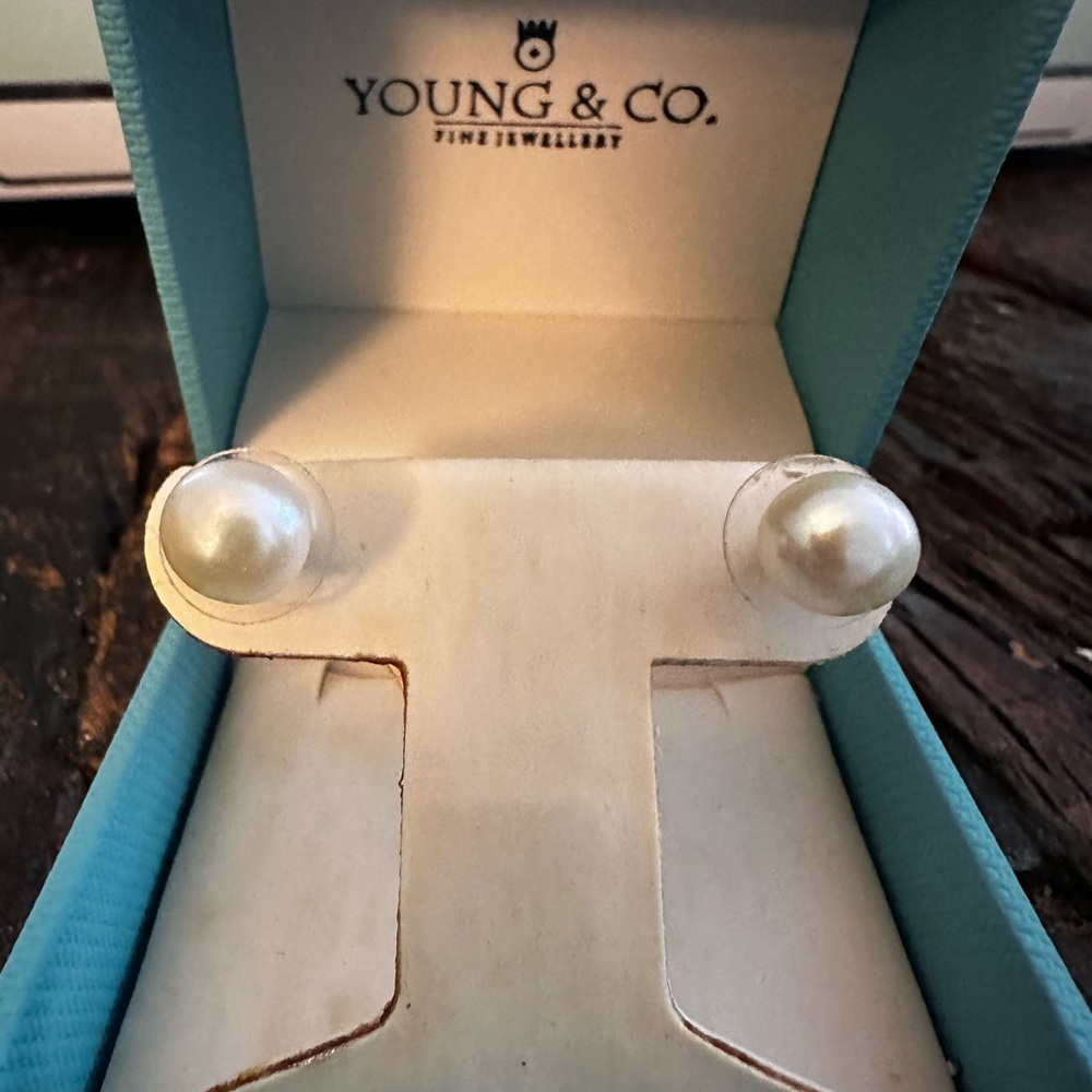 Pearl Stud Earrings in White
